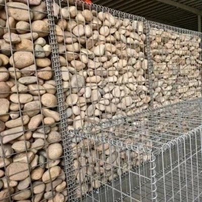 Landschaft Gabionenwand